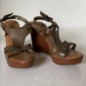 Banana Republic strapping wedges size 8